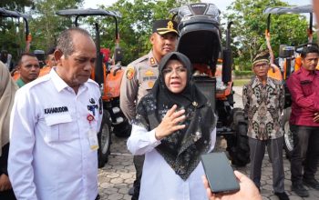 Bupati Siak Serahkan Alsintan Rp8,7 Miliar, Petani: Kami Tak Pernah Dapat Sebelumnya