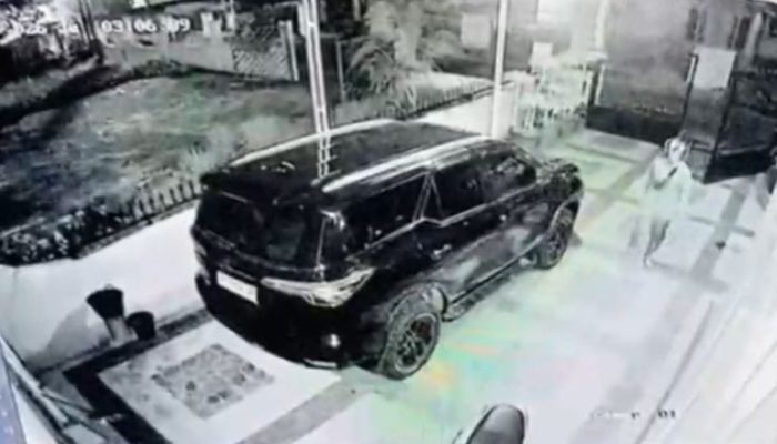 CCTV Rekam Aksi Curanmor di Rumah Mantan Gubernur Riau Syamsuar, Motor Digondol Saat Dini Hari