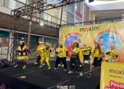 Kegiatan Zumba Akbar yang digelar Maxim di area outdoor Plaza Ramayana Dumai.