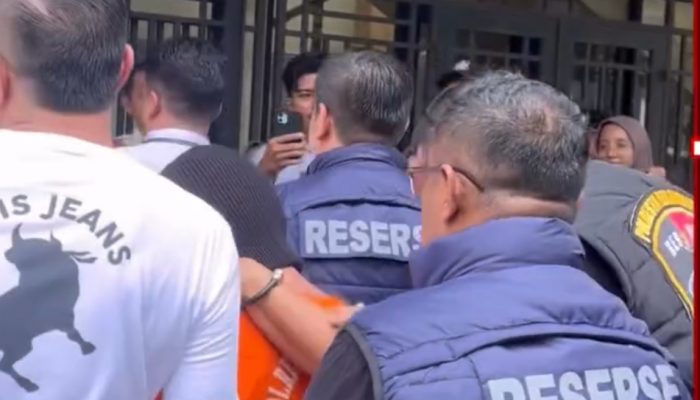 Raihan Disoraki Ratusan Mahasiswa, Jalani Rekonstruksi Pembacokan Mahasiswi di UIN Suska Riau 