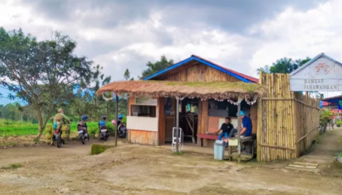 Wisata Kuliner Alam Dekat Bukittinggi, Dangau Pasawangan Tawarkan Senja Indah dan Sapek Panggang Khas Minang