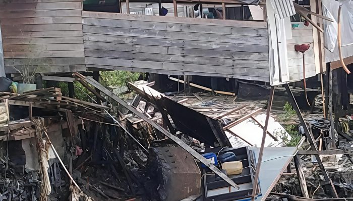 Abrasi Mengganas di Kuala Enok, Empat Rumah Ambruk dan Hanyut ke Sungai