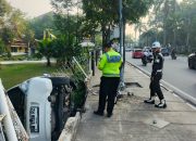 Heboh Honda Brio Seruduk Pagar Taman Budaya Pekanbaru, Polisi Ungkap Penyebab Kecelakaan 