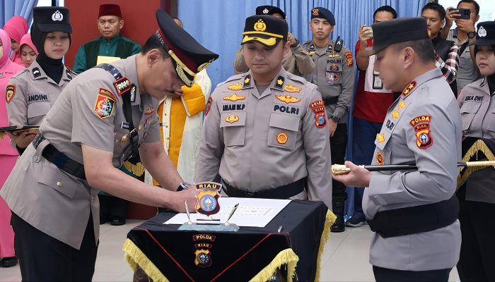 Mutasi Besar di Polda Riau, Dua Pejabat Utama dan Empat Kapolres Berganti