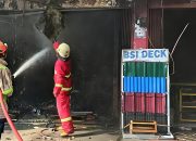 Kebakaran Toko Bangunan di Pekanbaru Nyaris Merembet, Dua Ruko Berhasil Diselamatkan