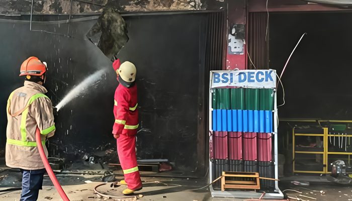 Kebakaran Toko Bangunan di Pekanbaru Nyaris Merembet, Dua Ruko Berhasil Diselamatkan
