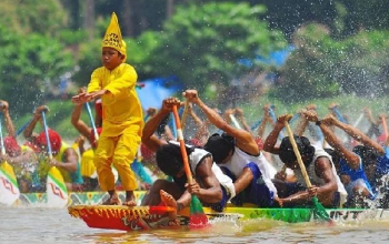 Bukan Sekadar Balapan Perahu, Ini Makna Ritual Pawang yang Selalu Mengawali Pacu Jalur Kuansing