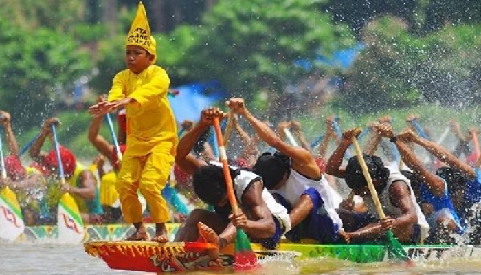 Bukan Sekadar Balapan Perahu, Ini Makna Ritual Pawang yang Selalu Mengawali Pacu Jalur Kuansing