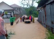 Banjir Rendam Tiga Kecamatan di Kota Padang, Sejumlah Kendaraan Hanyut