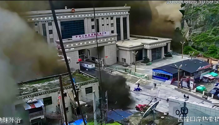 Mencekam! Banjir Bandang dan Longsor Terjang Nepal, Permukiman hingga Jembatan Disapu Arus