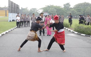 Tepuk Tepung Tawar Warnai Penyambutan Kapolda Riau Irjen Pol Arman Achdiat
